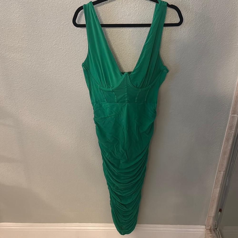 Elegant Green Sleeveless Dress
